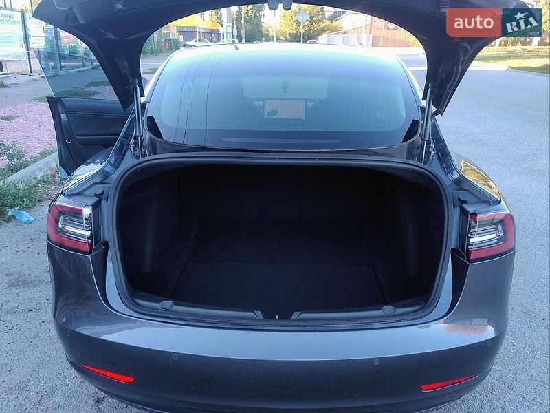 Седан Tesla Model 3 2018 в Киеве