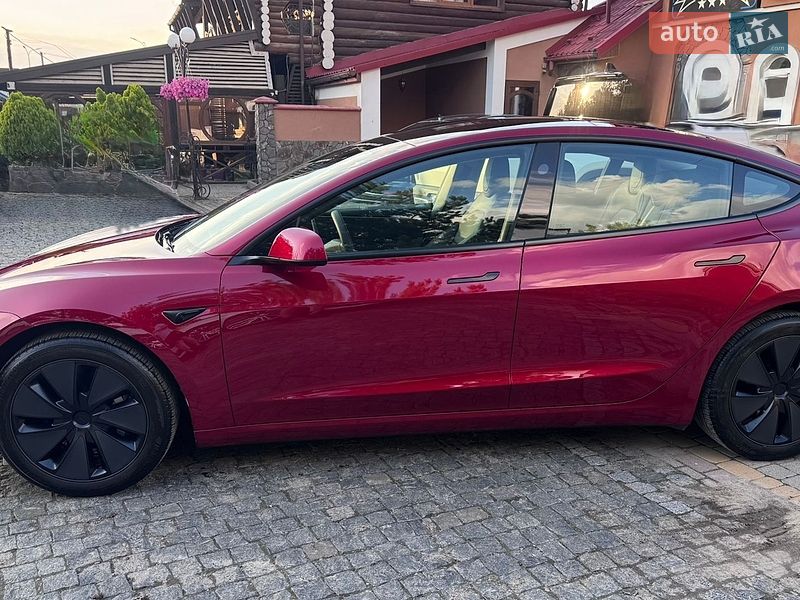 Седан Tesla Model 3 2025 в Львове
