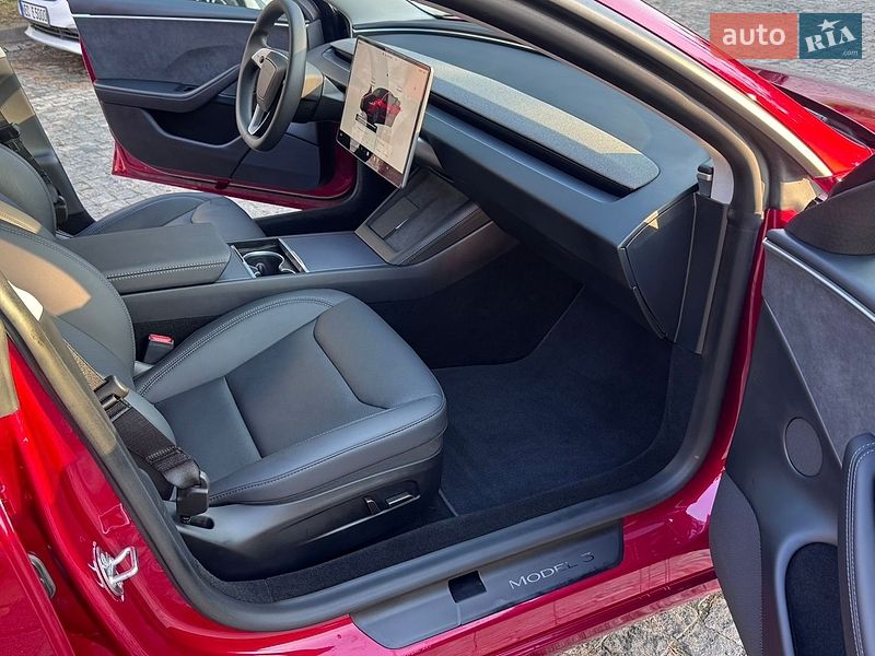 Седан Tesla Model 3 2025 в Львове
