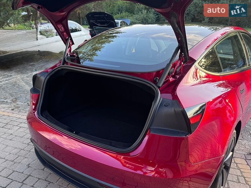 Седан Tesla Model 3 2025 в Львове