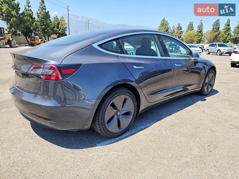 Седан Tesla Model 3 2018 в Моршині
