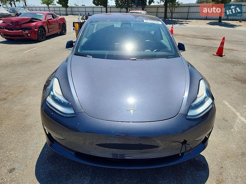 Седан Tesla Model 3 2018 в Моршині