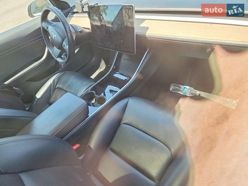 Седан Tesla Model 3 2018 в Моршині
