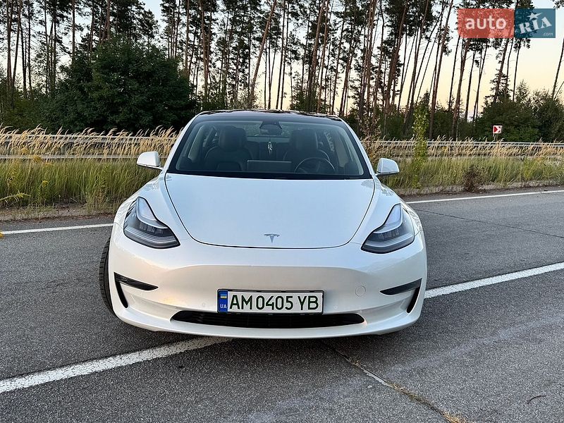 Седан Tesla Model 3 2019 в Житомирі