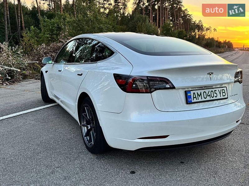 Седан Tesla Model 3 2019 в Житомирі