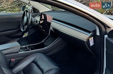 Седан Tesla Model 3 2019 в Житомирі