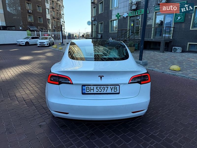 Седан Tesla Model 3 2020 в Одесі