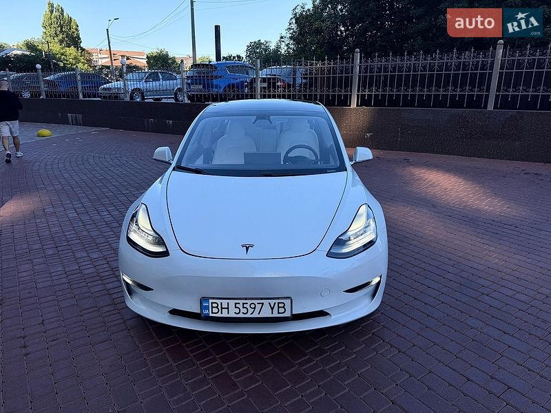 Седан Tesla Model 3 2020 в Одесі