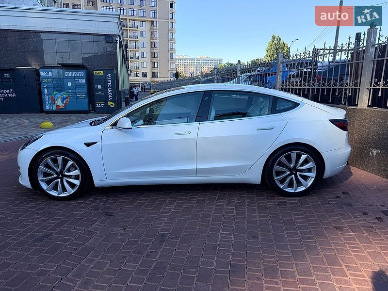 Седан Tesla Model 3 2020 в Одесі