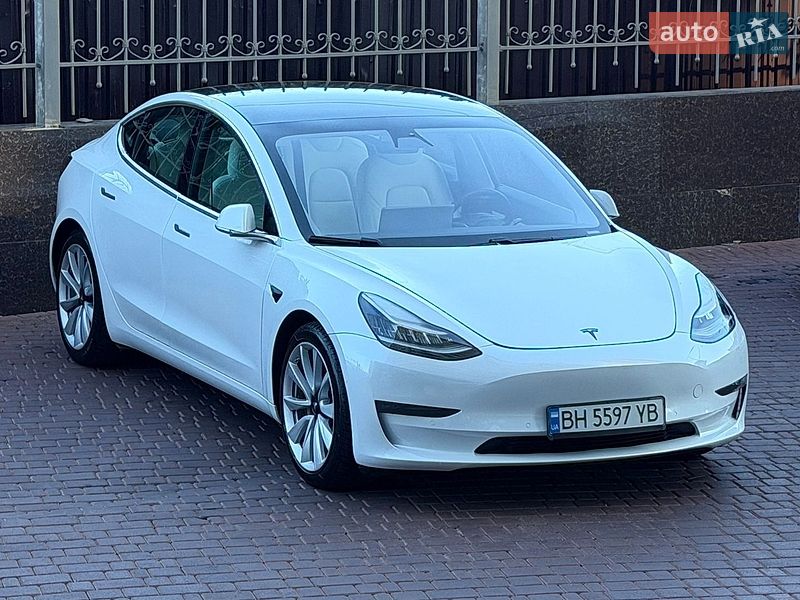 Седан Tesla Model 3 2020 в Одесі