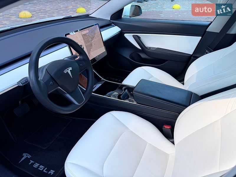 Седан Tesla Model 3 2020 в Одесі