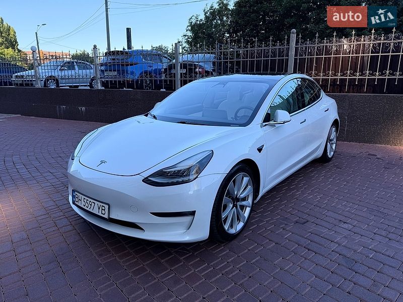 Седан Tesla Model 3 2020 в Одесі