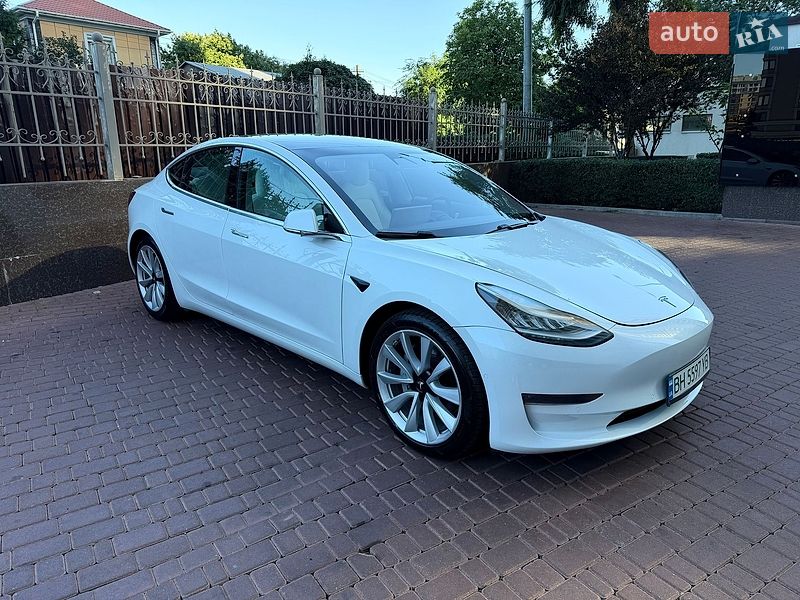 Седан Tesla Model 3 2020 в Одесі
