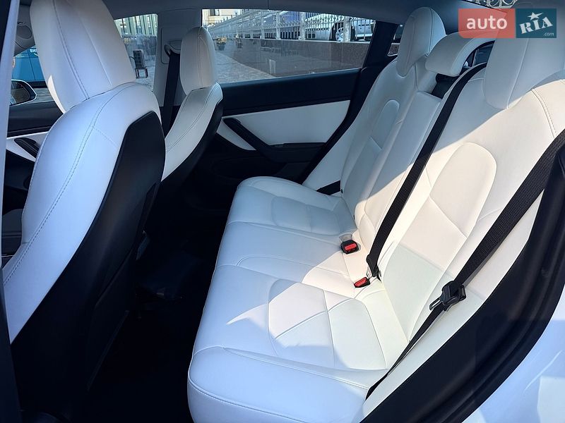 Седан Tesla Model 3 2020 в Одесі