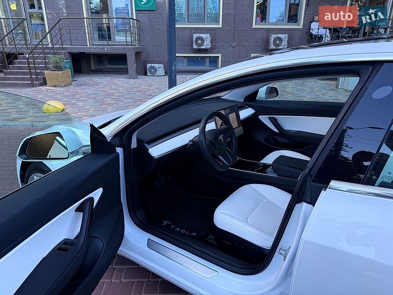 Седан Tesla Model 3 2020 в Одесі