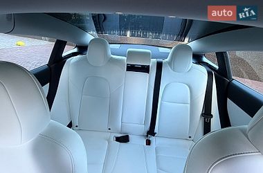 Седан Tesla Model 3 2020 в Одесі