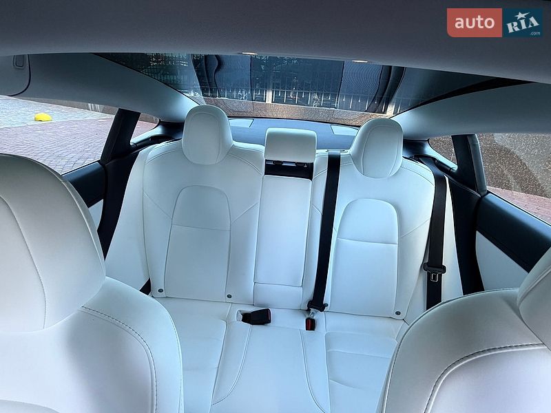 Седан Tesla Model 3 2020 в Одесі