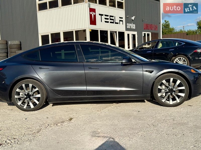 Седан Tesla Model 3 2024 в Виннице