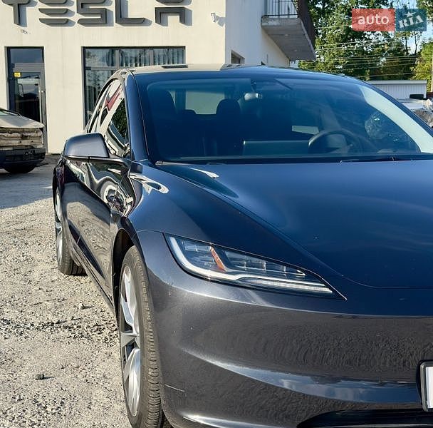 Седан Tesla Model 3 2024 в Виннице