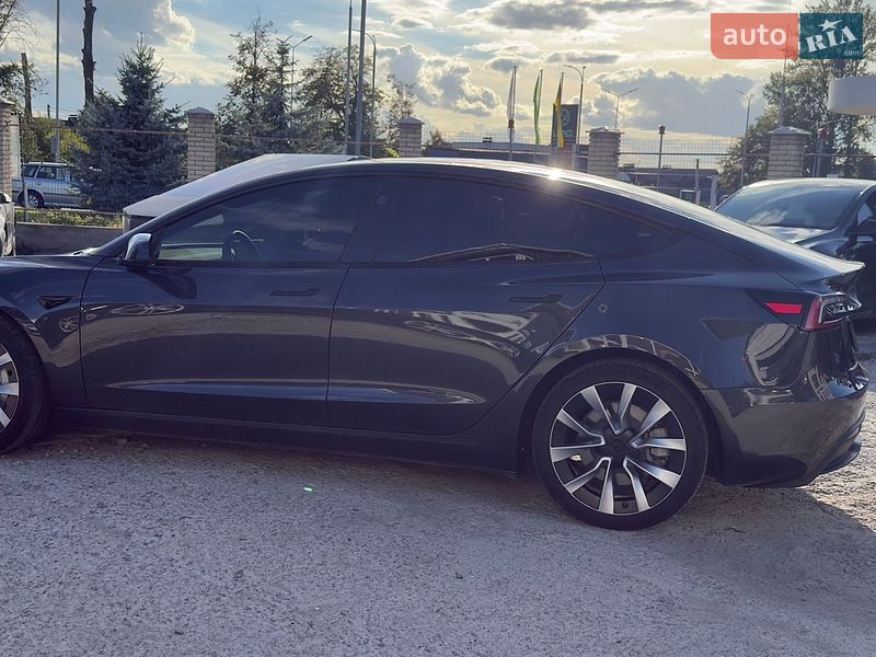 Седан Tesla Model 3 2024 в Виннице