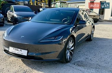 Седан Tesla Model 3 2024 в Виннице