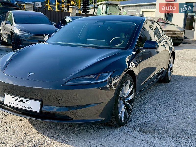Седан Tesla Model 3 2024 в Виннице