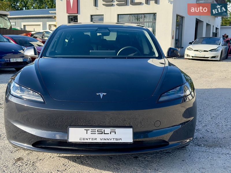 Седан Tesla Model 3 2024 в Вінниці