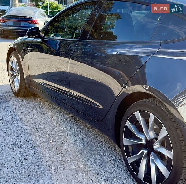 Седан Tesla Model 3 2024 в Виннице