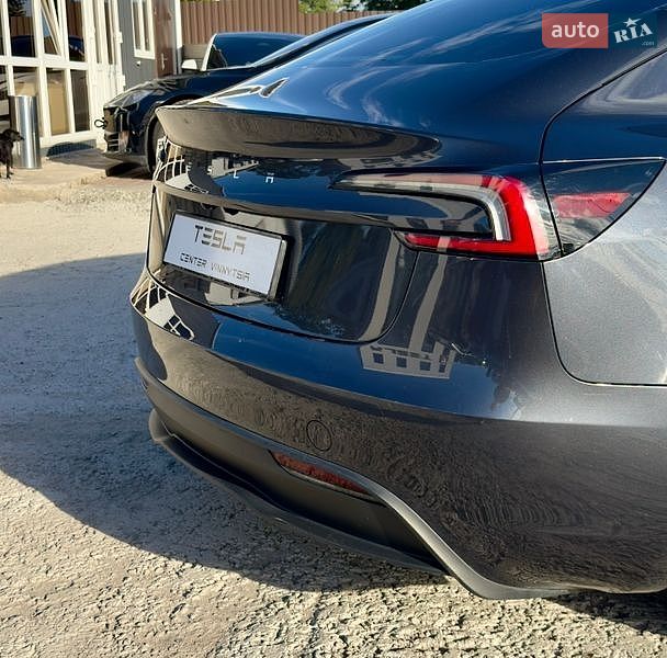 Седан Tesla Model 3 2024 в Вінниці