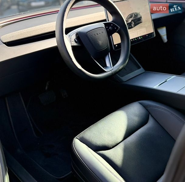 Седан Tesla Model 3 2024 в Вінниці
