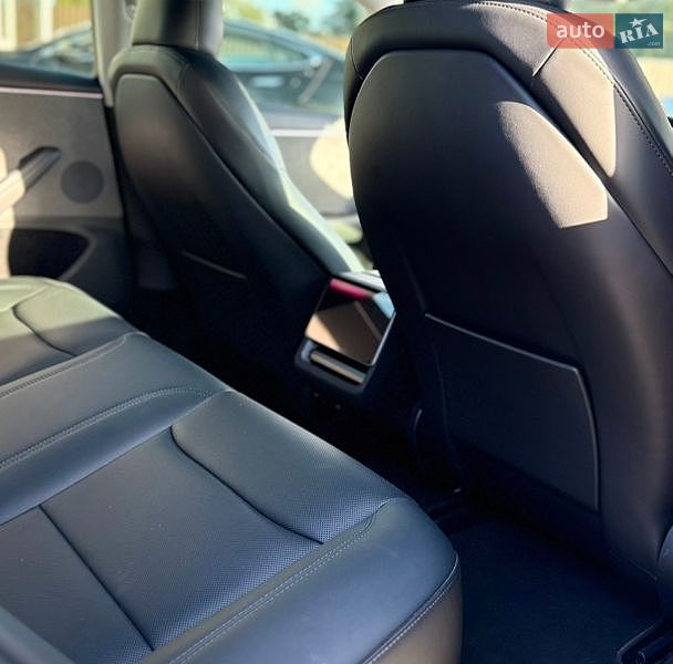 Седан Tesla Model 3 2024 в Виннице