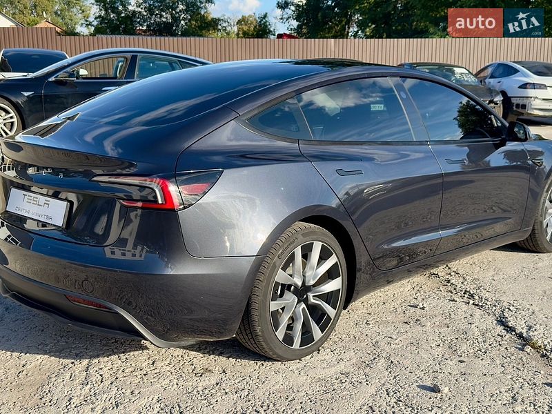 Седан Tesla Model 3 2024 в Виннице