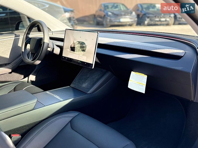 Седан Tesla Model 3 2024 в Виннице