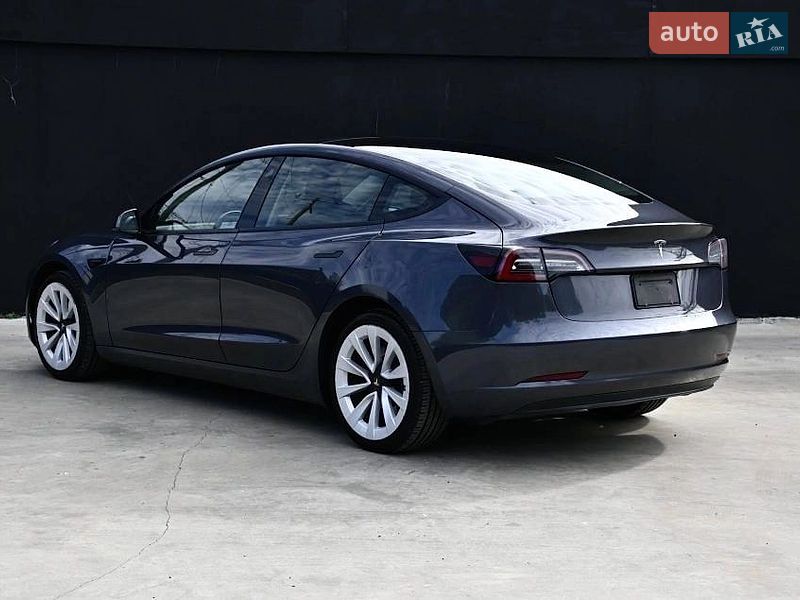 Седан Tesla Model 3 2022 в Львові