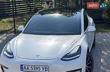 Седан Tesla Model 3 2021 в Львове