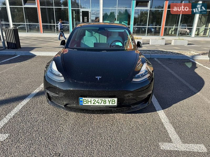 Седан Tesla Model 3 2020 в Дніпрі фото Седан Tesla Model 3 2020 в Дніпрі
