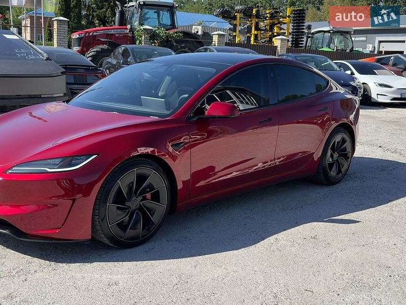 Седан Tesla Model 3 2024 в Вінниці