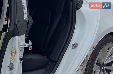 Седан Tesla Model 3 2021 в Кривому Розі