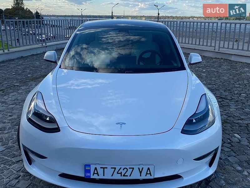Седан Tesla Model 3 2021 в Дніпрі