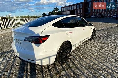 Седан Tesla Model 3 2021 в Дніпрі