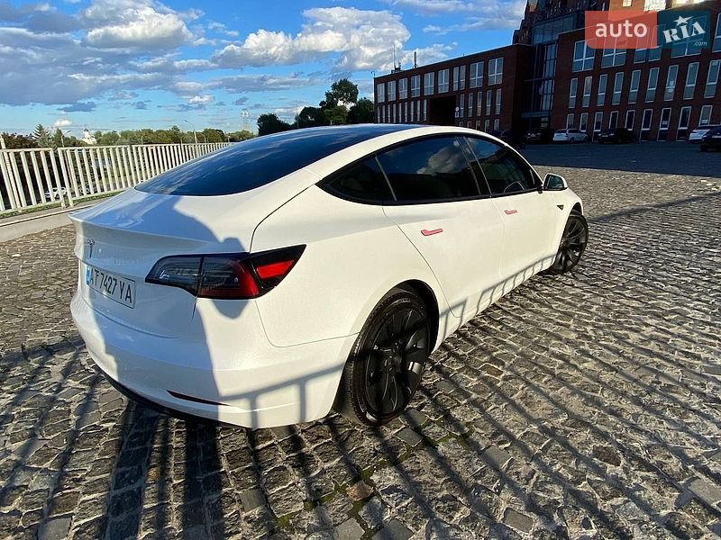 Седан Tesla Model 3 2021 в Дніпрі