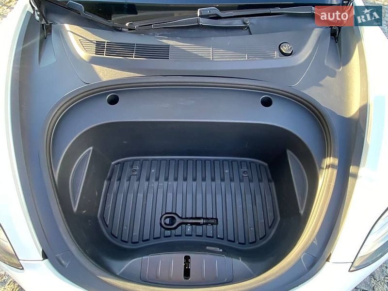 Седан Tesla Model 3 2021 в Дніпрі