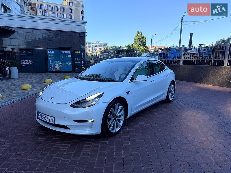 Седан Tesla Model 3 2020 в Одесі