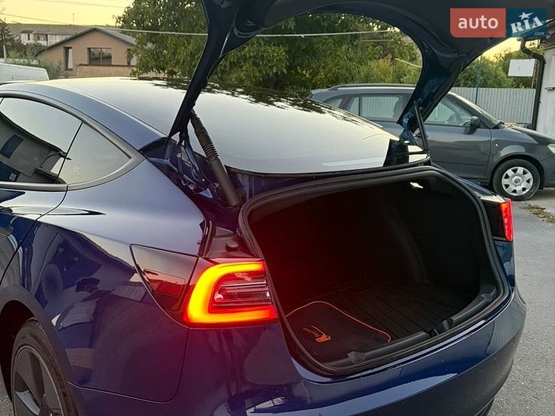 Седан Tesla Model 3 2021 в Коломиї