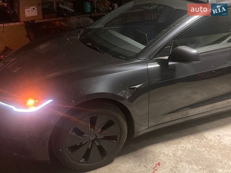 Tesla Model 3 2024