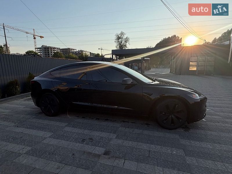 Седан Tesla Model 3 2024 в Львове
