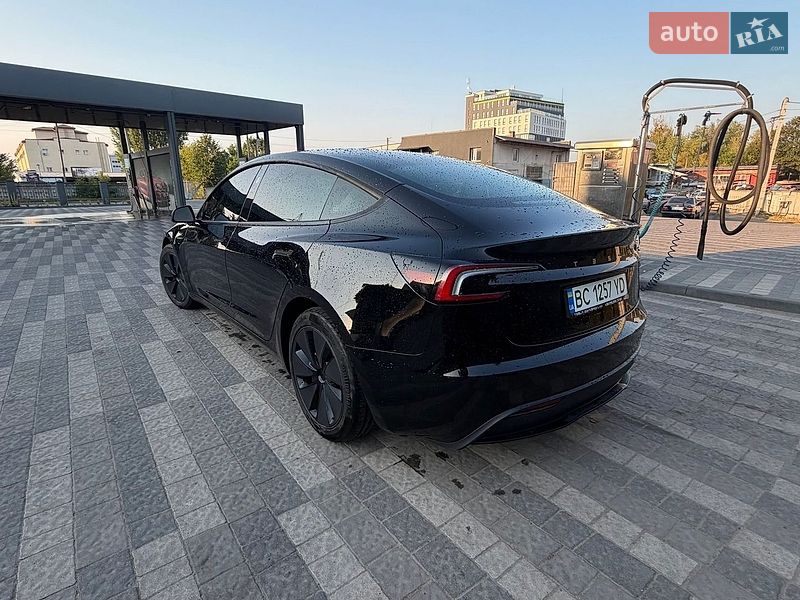 Седан Tesla Model 3 2024 в Львове