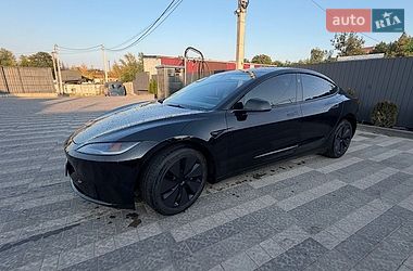 Седан Tesla Model 3 2024 в Львове