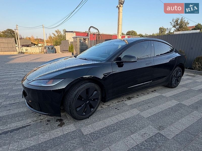 Седан Tesla Model 3 2024 в Львове