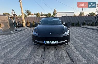 Седан Tesla Model 3 2024 в Львове